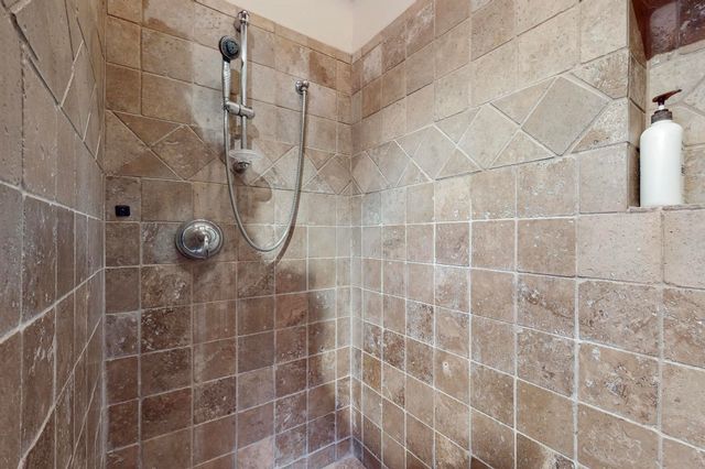 33 Black Canyon Road, Santa Fe, NM 87508