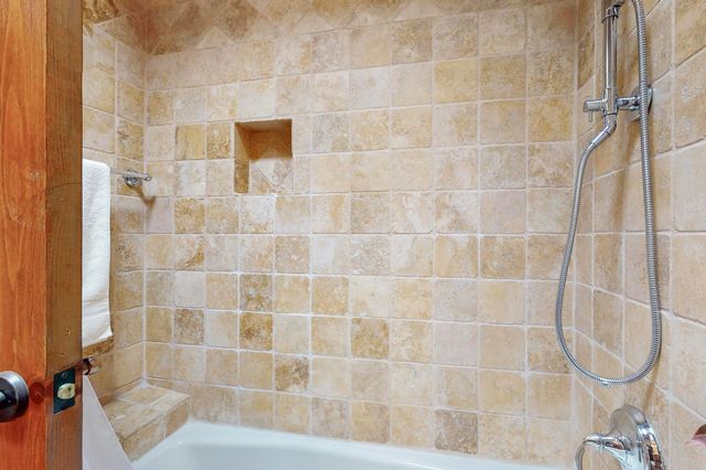 33 Black Canyon Road, Santa Fe, NM 87508