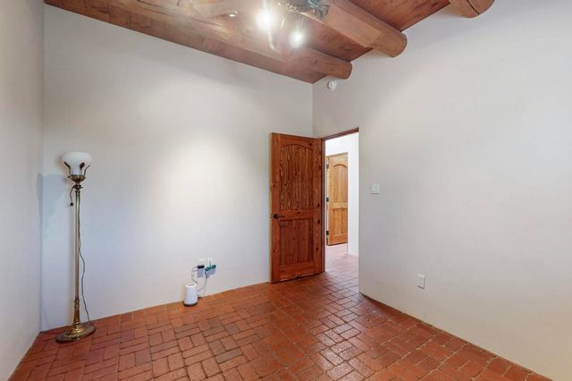 33 Black Canyon Road, Santa Fe, NM 87508