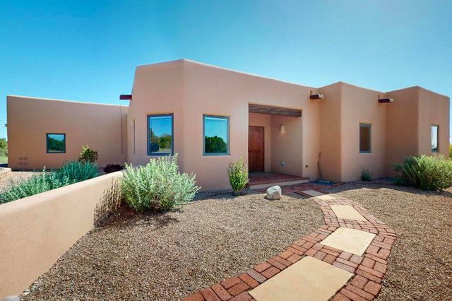 33 Black Canyon Road, Santa Fe, NM 87508