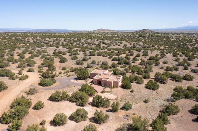 33 Black Canyon Road, Santa Fe, NM 87508