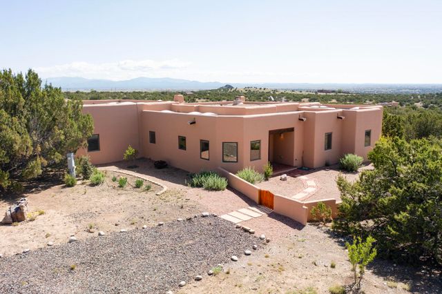 33 Black Canyon Road, Santa Fe, NM 87508