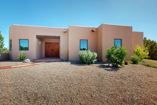 33 Black Canyon Road, Santa Fe, NM 87508