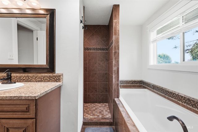 23650 Freezeout Rd, Caldwell, ID 83607