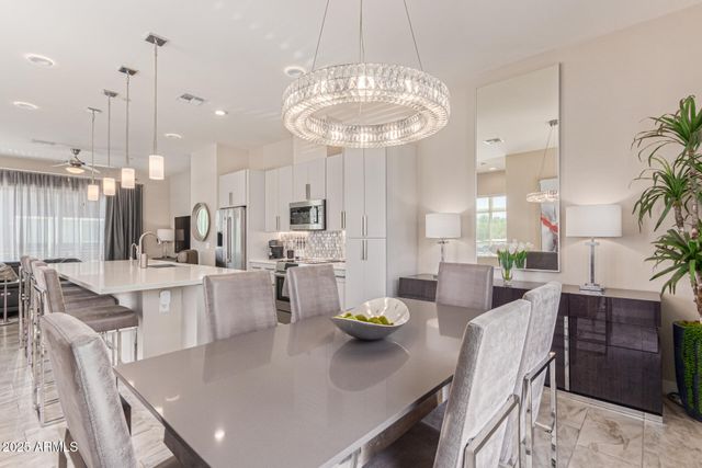 1717 E MORTEN Avenue 12, Phoenix, AZ 85020