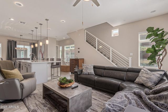 1717 E MORTEN Avenue 12, Phoenix, AZ 85020