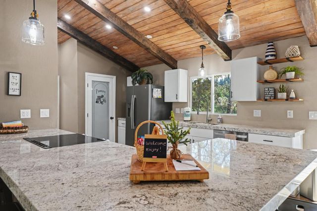 26262 Fairway Dr, Pioneer, CA 95666