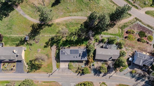 26262 Fairway Dr, Pioneer, CA 95666