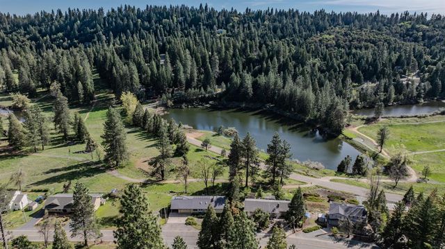 26262 Fairway Dr, Pioneer, CA 95666