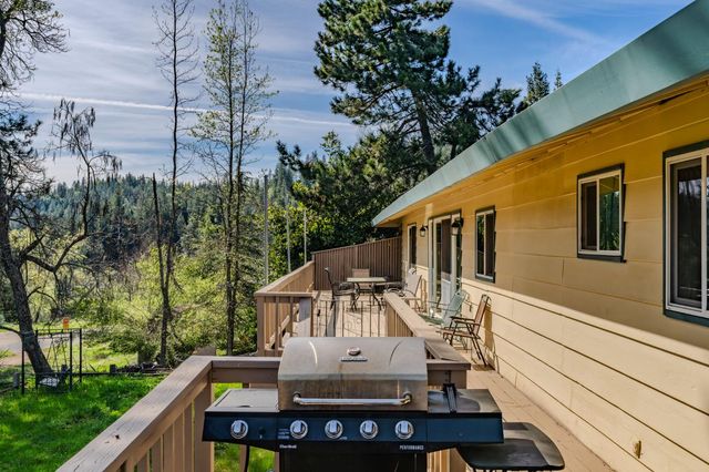 26262 Fairway Dr, Pioneer, CA 95666