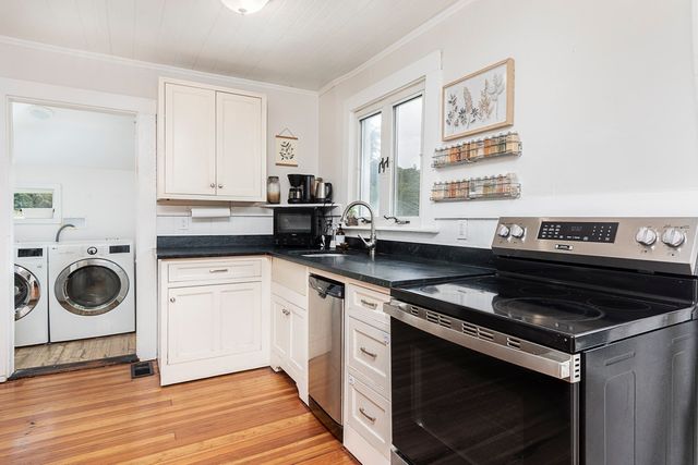 75 Perkins Ave, Hamilton, MA 01982