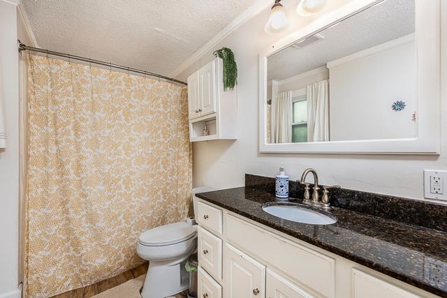 75 Perkins Ave, Hamilton, MA 01982