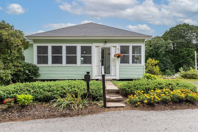 75 Perkins Ave, Hamilton, MA 01982