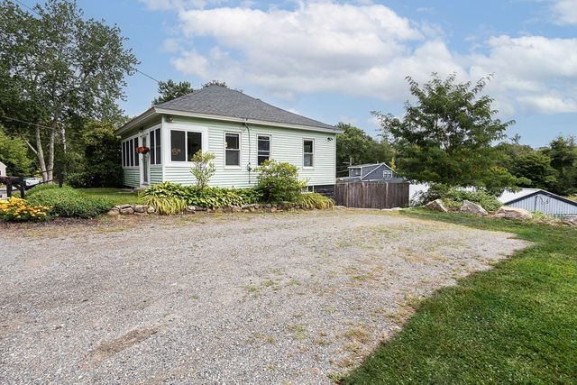 75 Perkins Ave, Hamilton, MA 01982