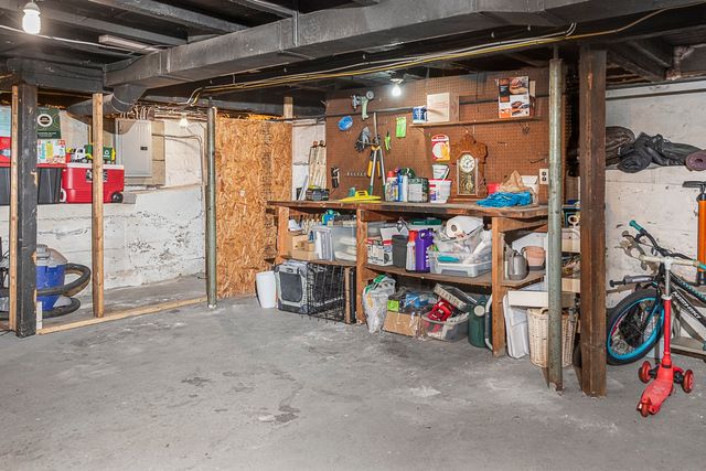 75 Perkins Ave, Hamilton, MA 01982