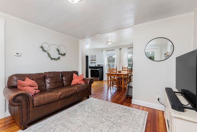 75 Perkins Ave, Hamilton, MA 01982