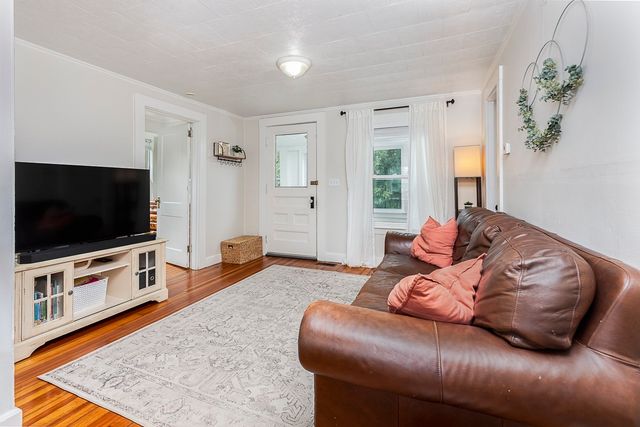 75 Perkins Ave, Hamilton, MA 01982