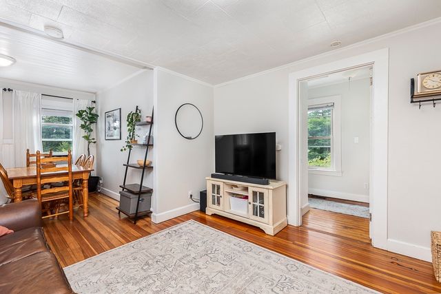 75 Perkins Ave, Hamilton, MA 01982