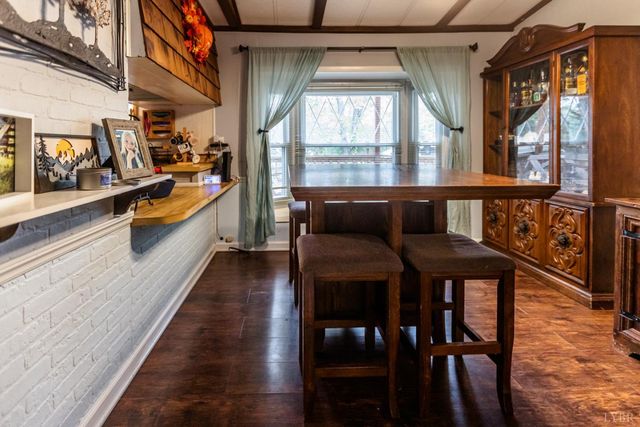 301 Log Cabin Road, Appomattox, VA 24522