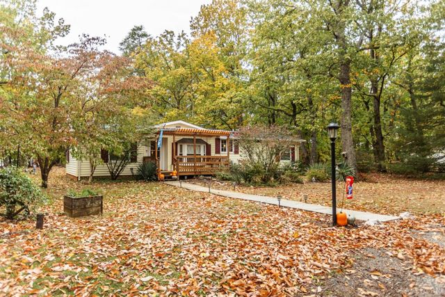 301 Log Cabin Road, Appomattox, VA 24522