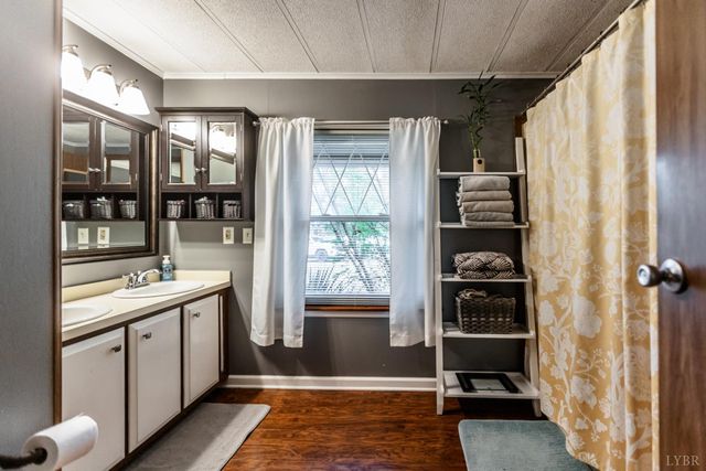 301 Log Cabin Road, Appomattox, VA 24522