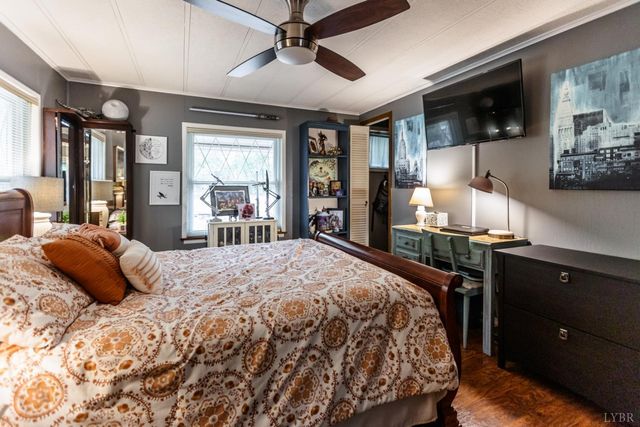 301 Log Cabin Road, Appomattox, VA 24522