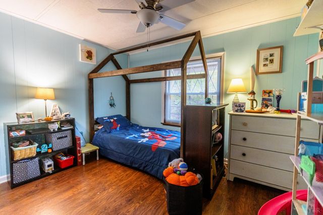 301 Log Cabin Road, Appomattox, VA 24522