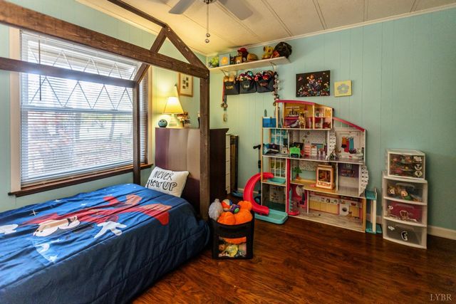 301 Log Cabin Road, Appomattox, VA 24522