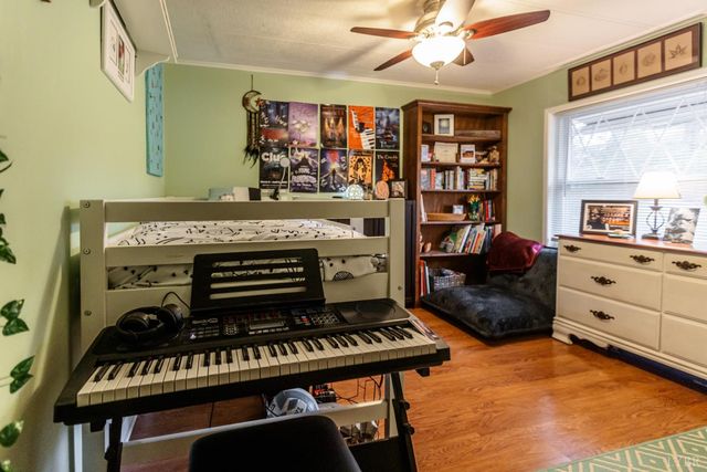 301 Log Cabin Road, Appomattox, VA 24522