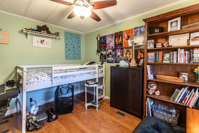 301 Log Cabin Road, Appomattox, VA 24522