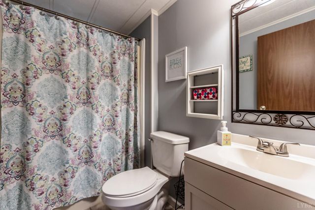 301 Log Cabin Road, Appomattox, VA 24522