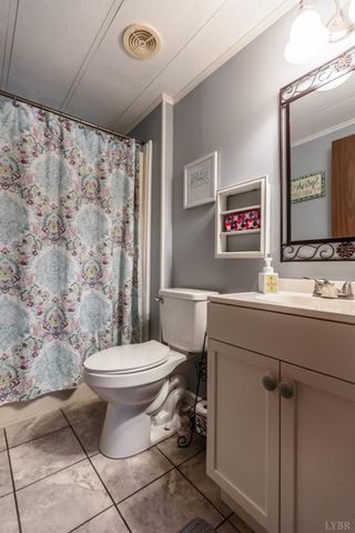 301 Log Cabin Road, Appomattox, VA 24522