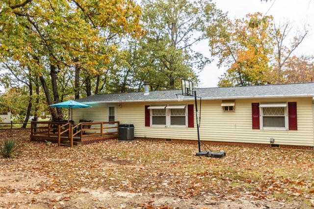 301 Log Cabin Road, Appomattox, VA 24522