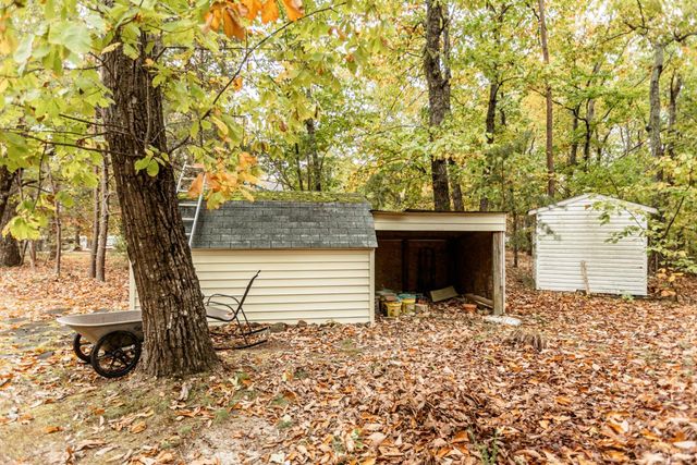 301 Log Cabin Road, Appomattox, VA 24522