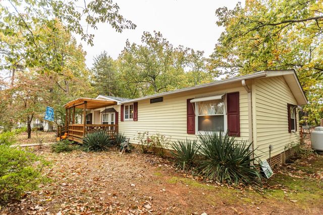 301 Log Cabin Road, Appomattox, VA 24522