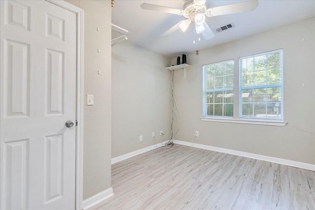 609 Cottonwod ST, Lockhart, TX 78644