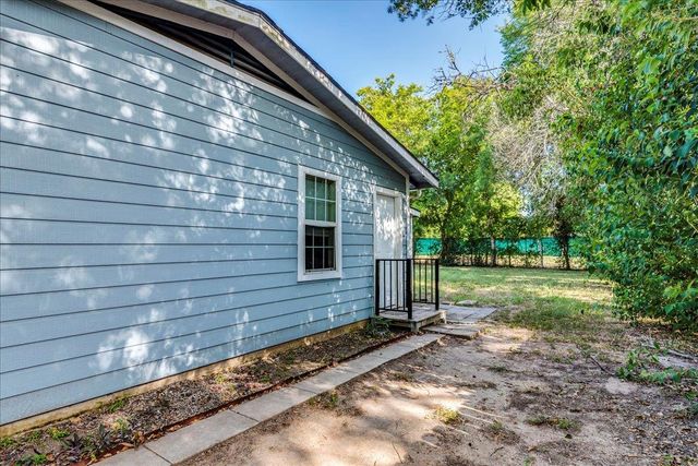 609 Cottonwod ST, Lockhart, TX 78644