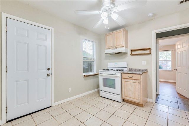609 Cottonwod ST, Lockhart, TX 78644