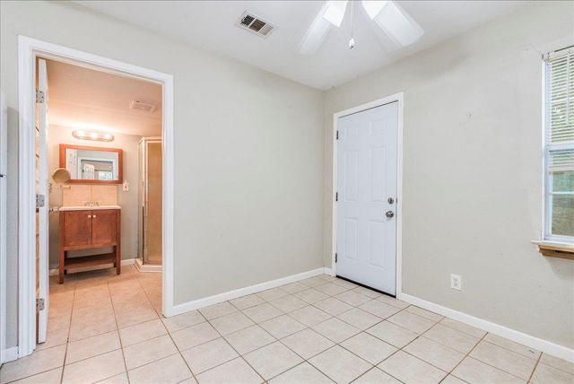 609 Cottonwod ST, Lockhart, TX 78644