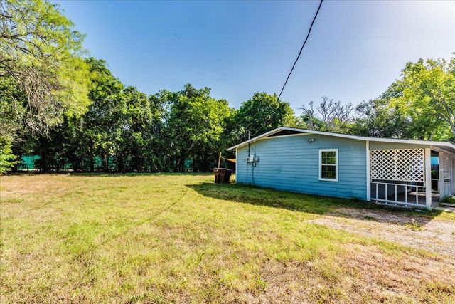 609 Cottonwod ST, Lockhart, TX 78644