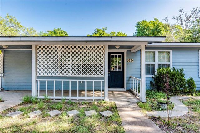 609 Cottonwod ST, Lockhart, TX 78644