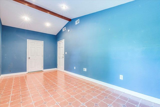 609 Cottonwod ST, Lockhart, TX 78644