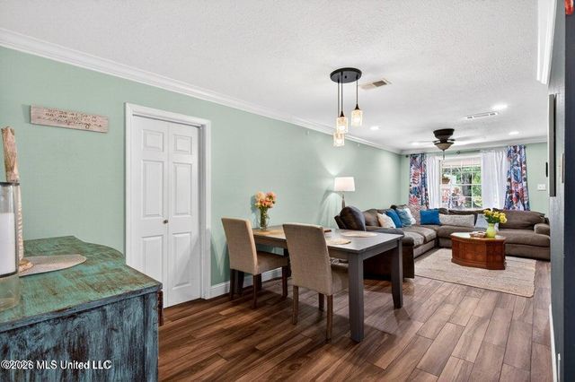 1919 Stuart Avenue, Ocean Springs, MS 39564