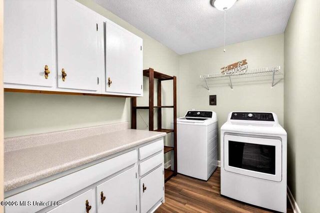 1919 Stuart Avenue, Ocean Springs, MS 39564
