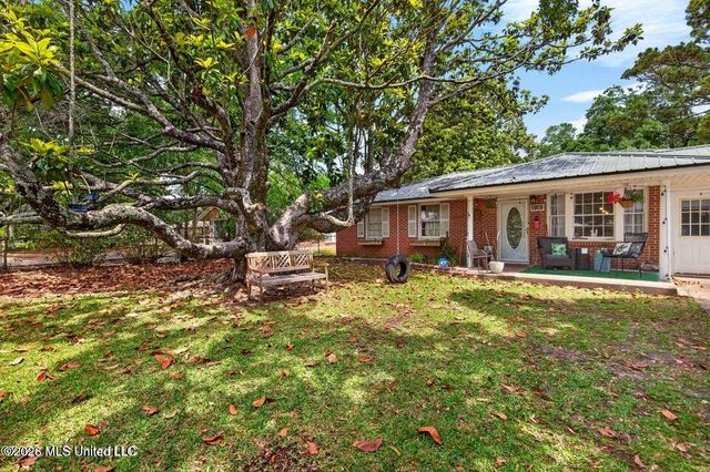 1919 Stuart Avenue, Ocean Springs, MS 39564