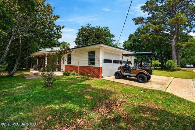 1919 Stuart Avenue, Ocean Springs, MS 39564