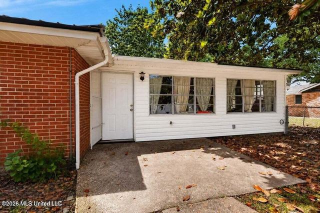 1919 Stuart Avenue, Ocean Springs, MS 39564