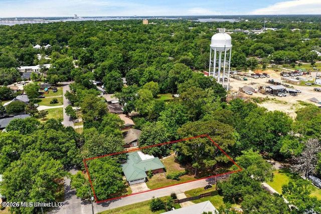 1919 Stuart Avenue, Ocean Springs, MS 39564