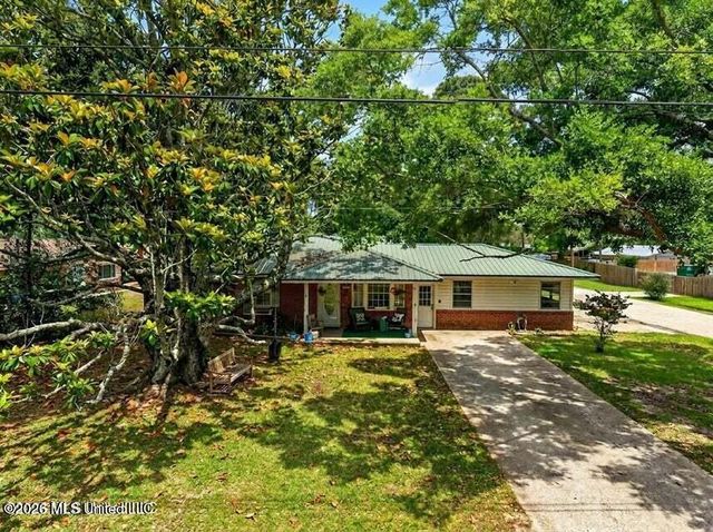 1919 Stuart Avenue, Ocean Springs, MS 39564