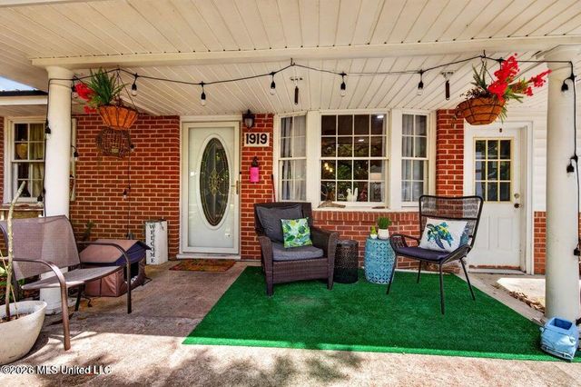 1919 Stuart Avenue, Ocean Springs, MS 39564